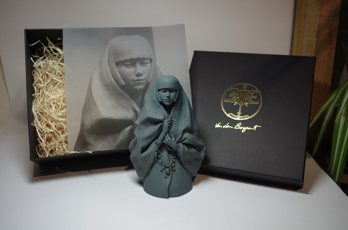 FRESH-NIGHT-UNDER-THE-MOON-(grey-edition)-min