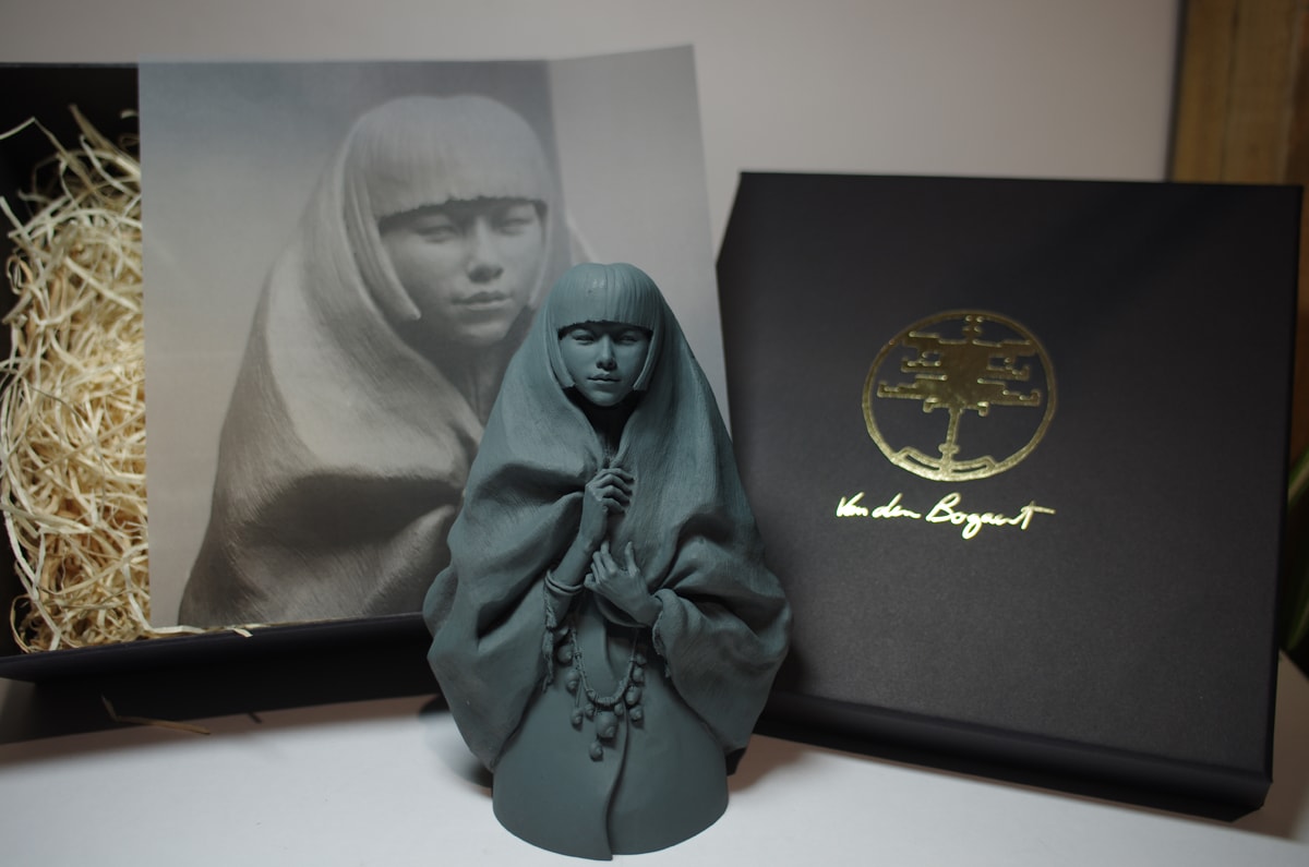 FRESH-NIGHT-UNDER-THE-MOON-(grey-edition)2-min